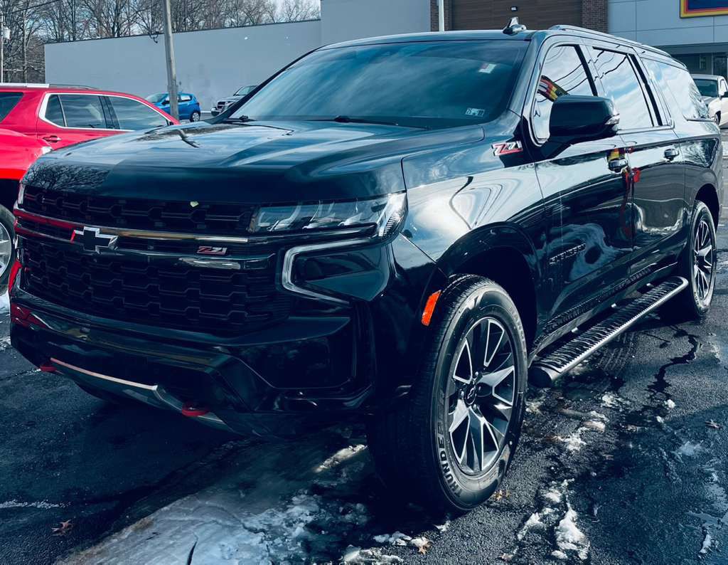 2021 Chevrolet Suburban Image 3