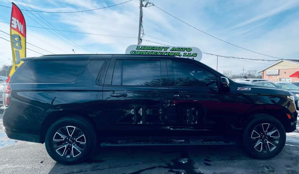 2021 Chevrolet Suburban Image 4