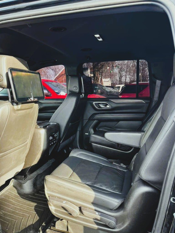 2021 Chevrolet Suburban Image 12