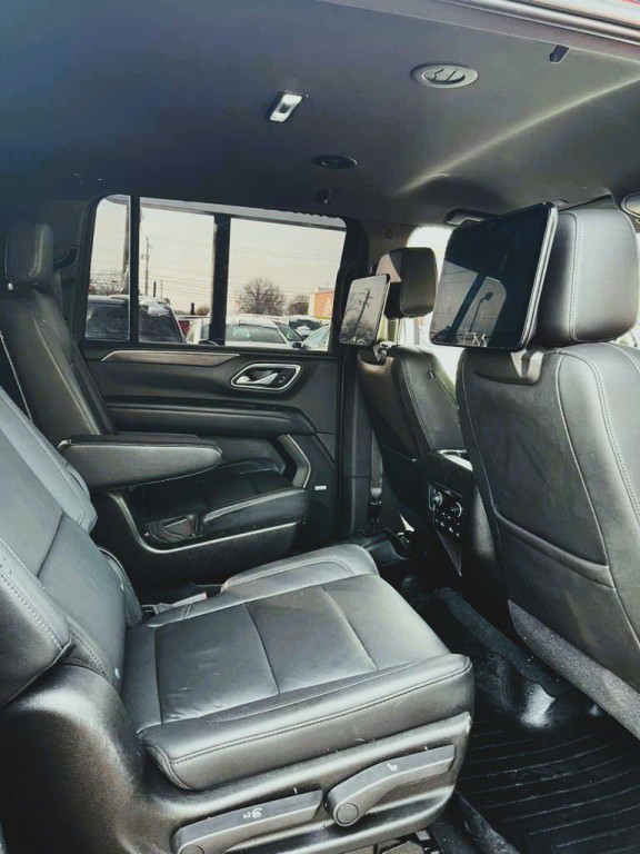 2021 Chevrolet Suburban Image 16