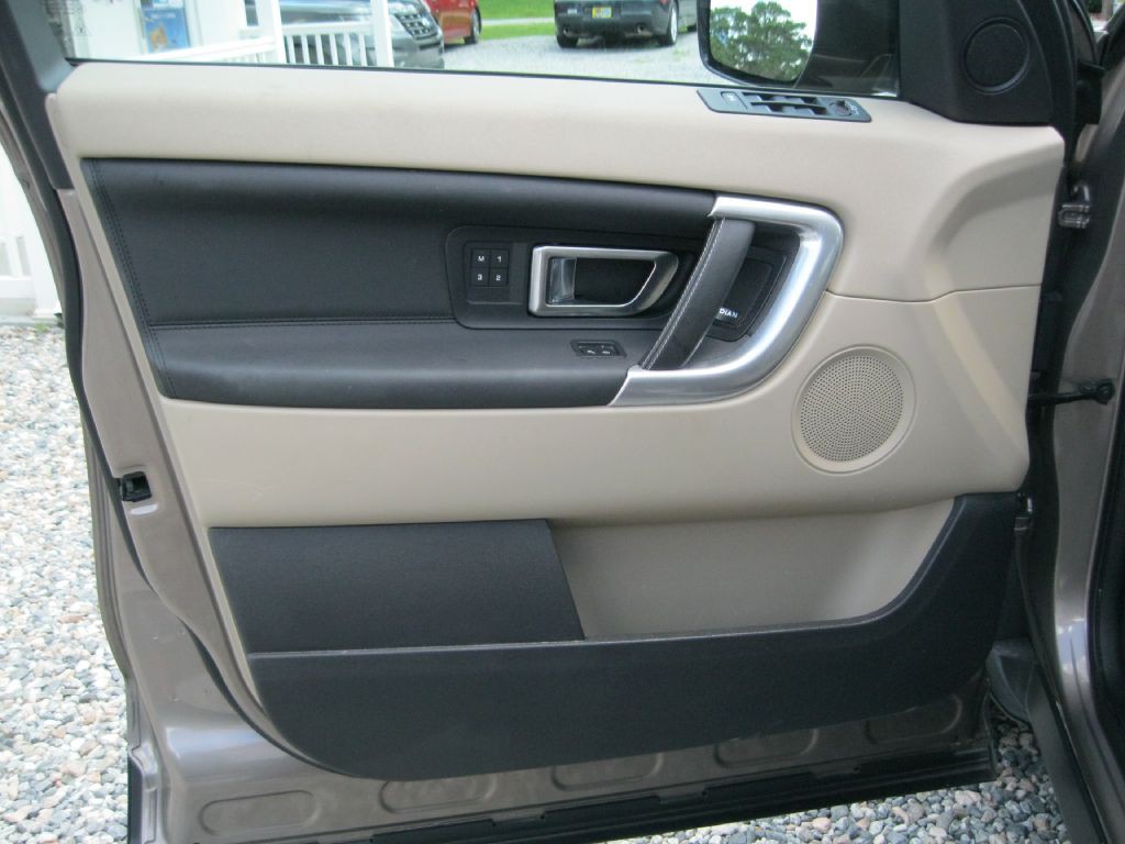 2017 Land Rover Discovery Sport Image 10