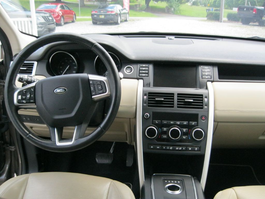 2017 Land Rover Discovery Sport Image 12