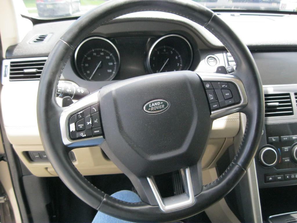2017 Land Rover Discovery Sport Image 14