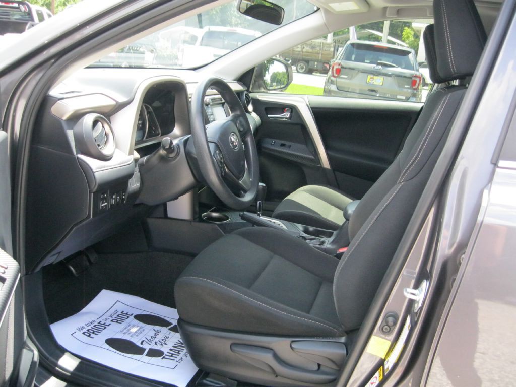 2015 Toyota Rav4 Image 9