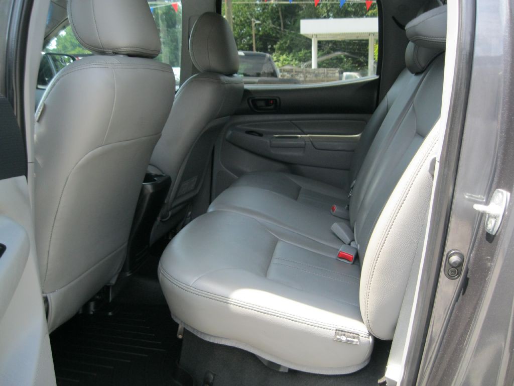 2013 Toyota Tacoma Image 21