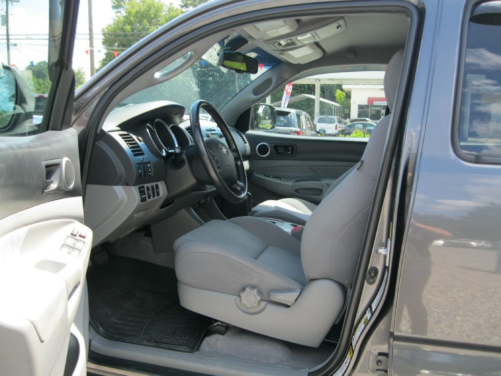 2011 Toyota Tacoma Image 9