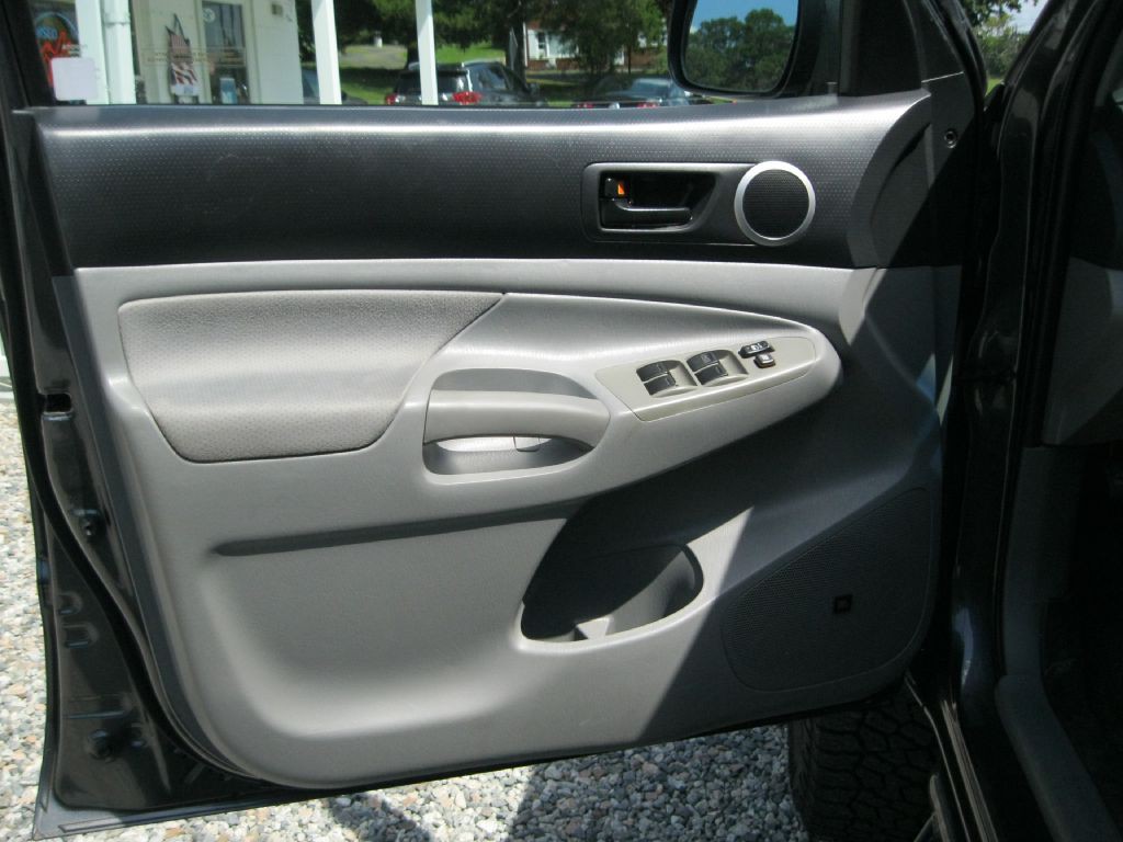 2011 Toyota Tacoma Image 10