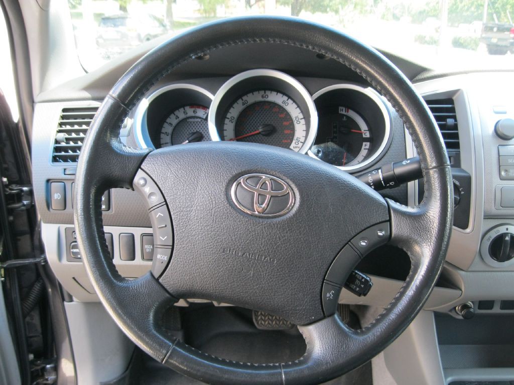 2011 Toyota Tacoma Image 13