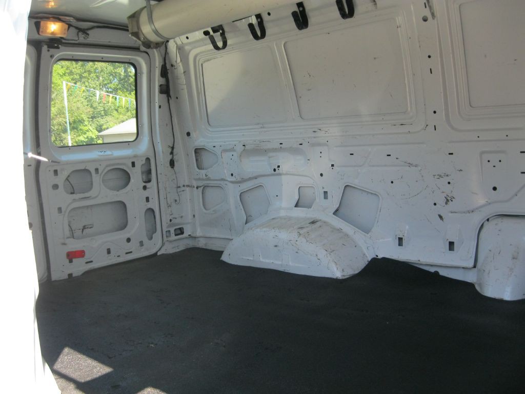 2013 Ford Econoline Image 10