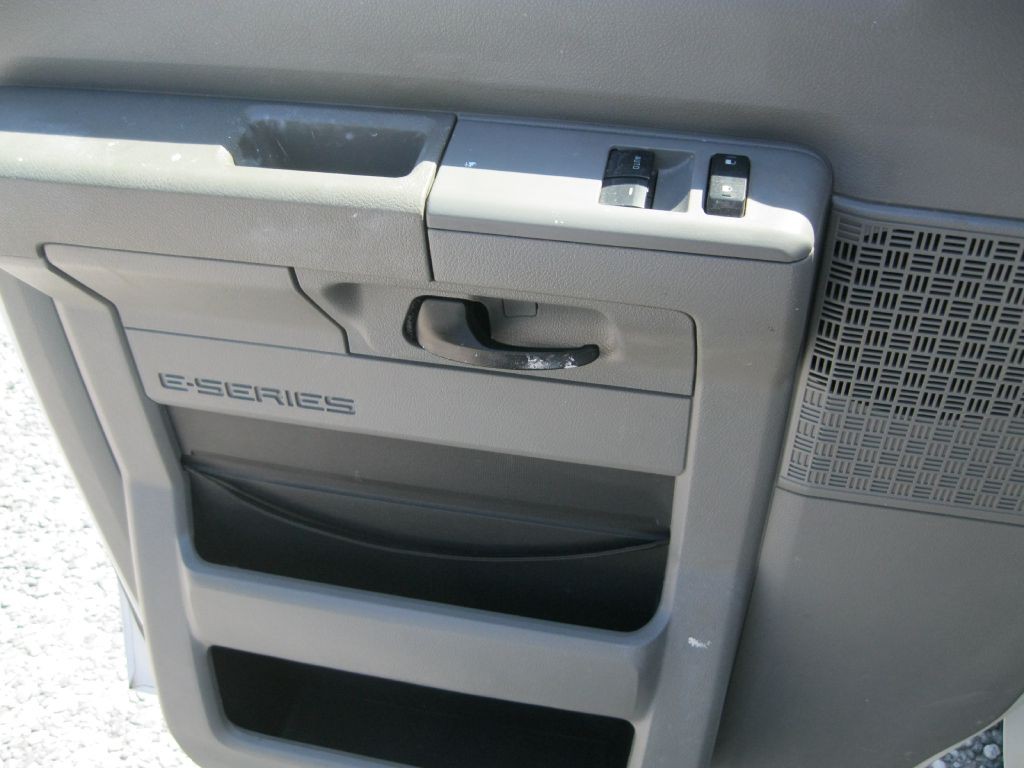 2013 Ford Econoline Image 16