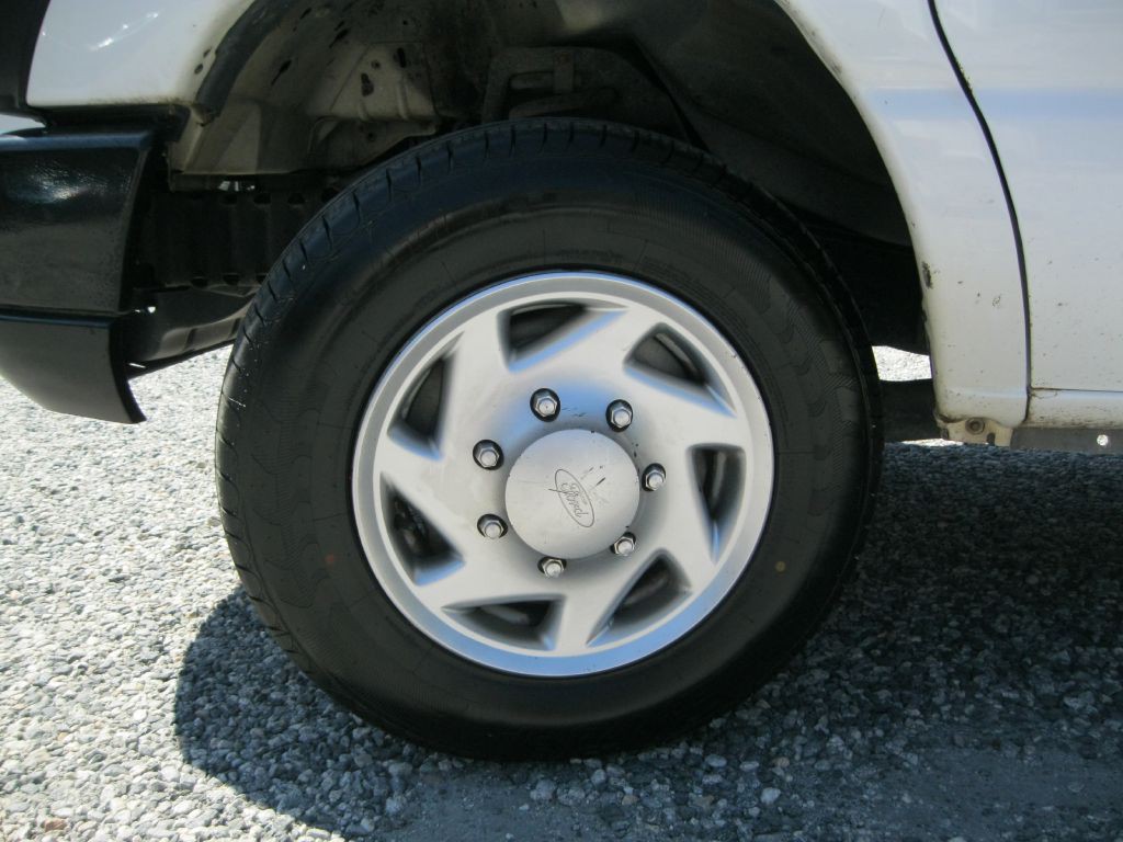 2013 Ford Econoline Image 27