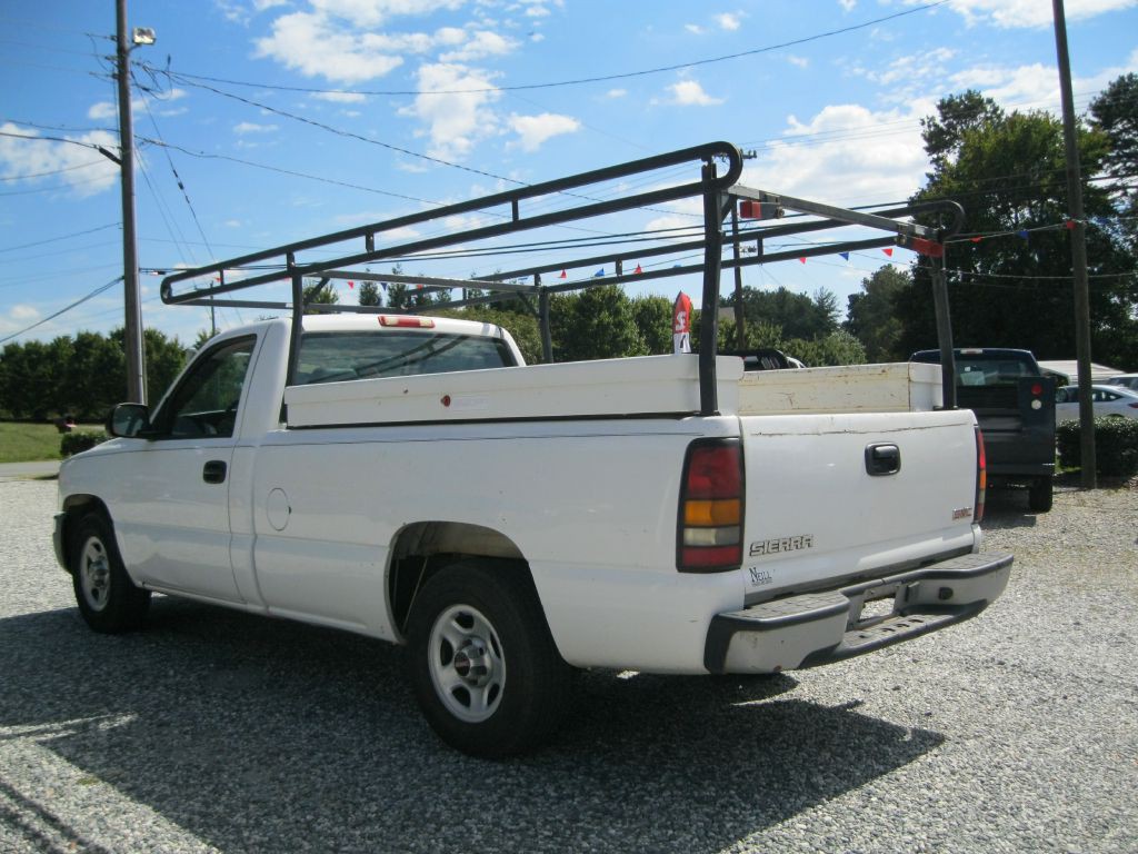 2004 GMC Sierra Image 3