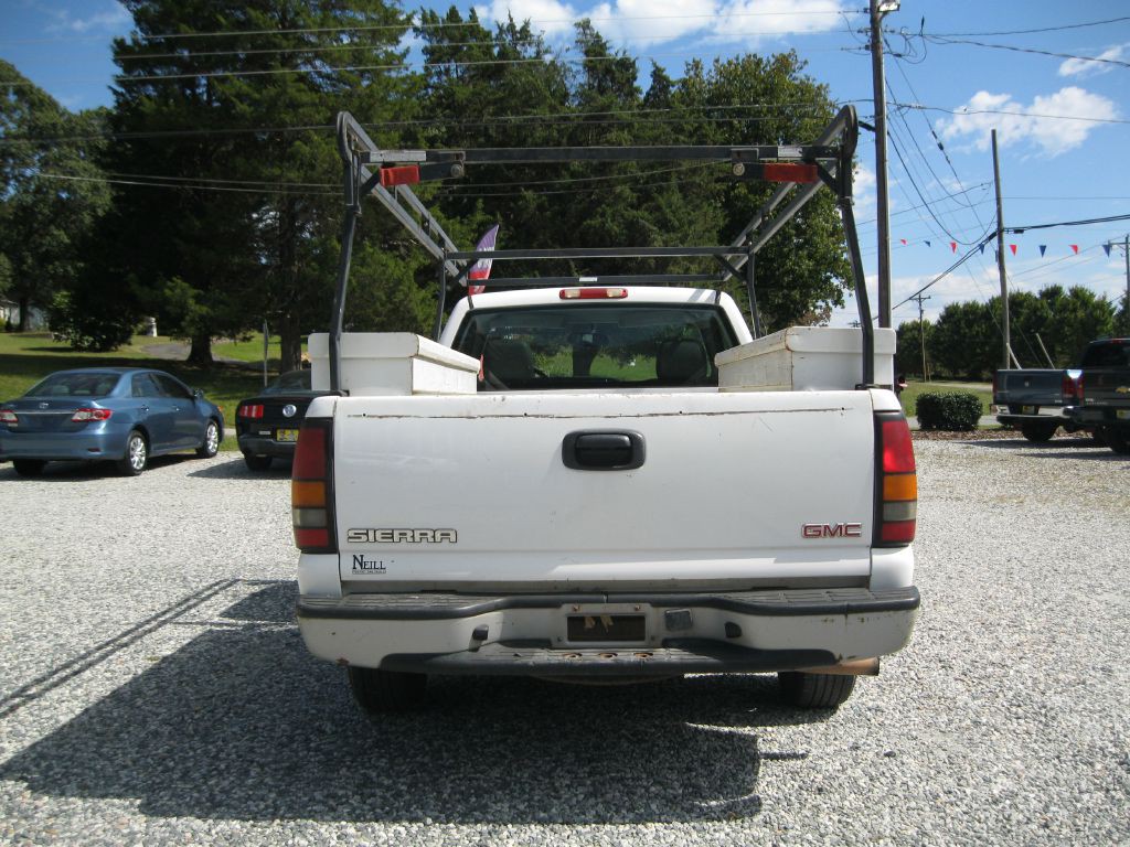 2004 GMC Sierra Image 4