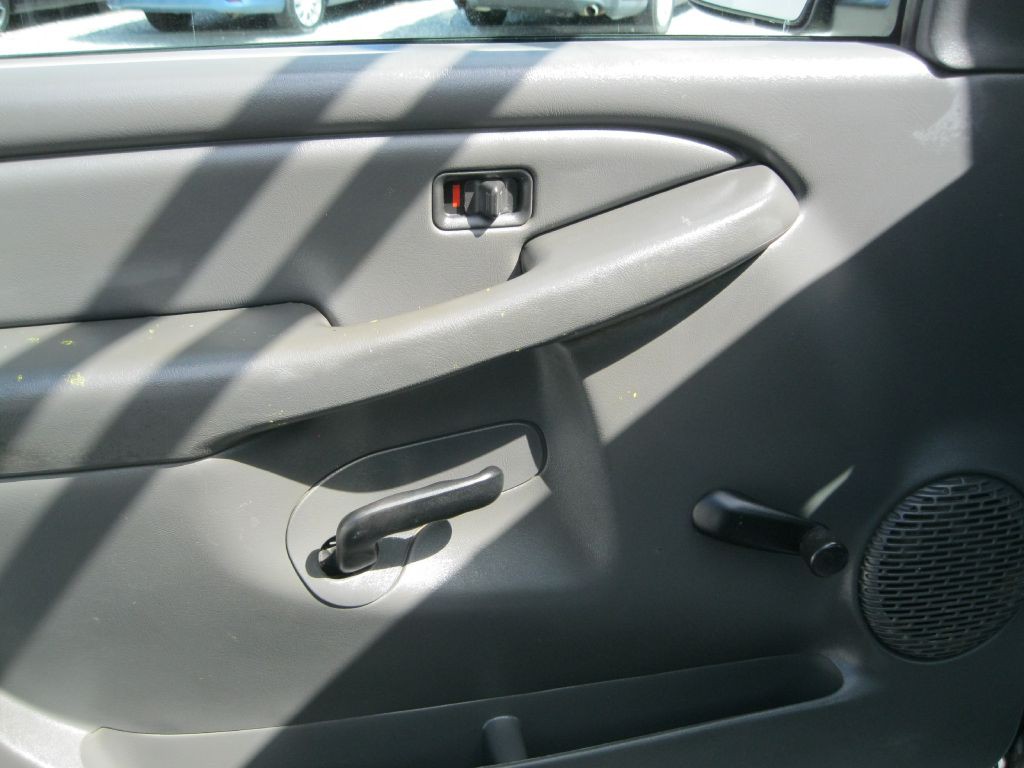 2004 GMC Sierra Image 10