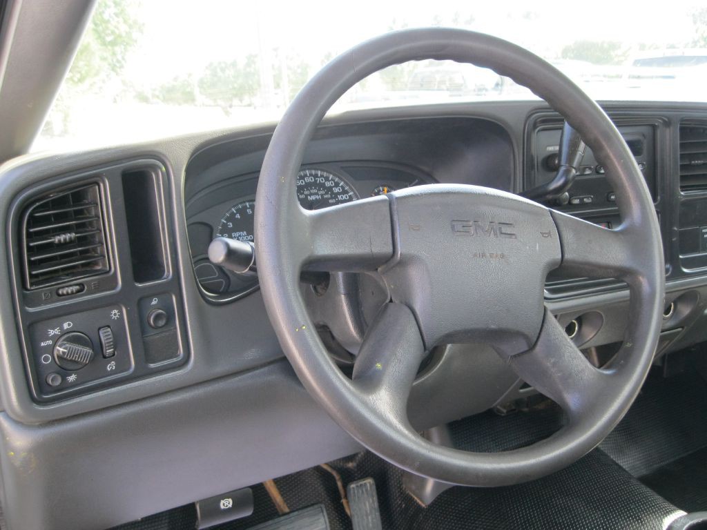 2004 GMC Sierra Image 11