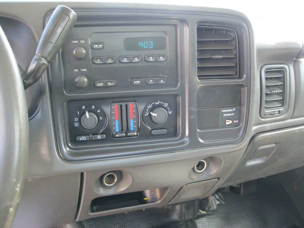 2004 GMC Sierra Image 13