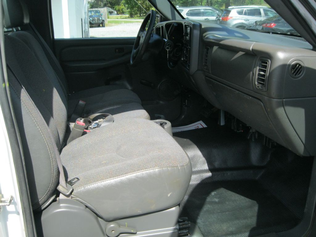 2004 GMC Sierra Image 14
