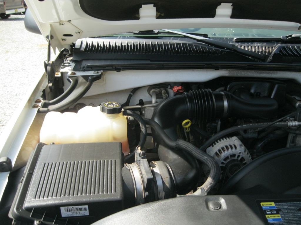 2004 GMC Sierra Image 16