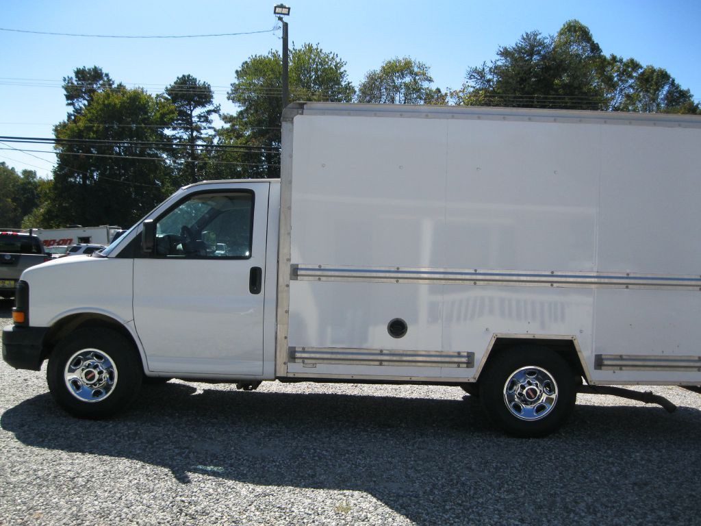 2013 GMC Savana Image 2