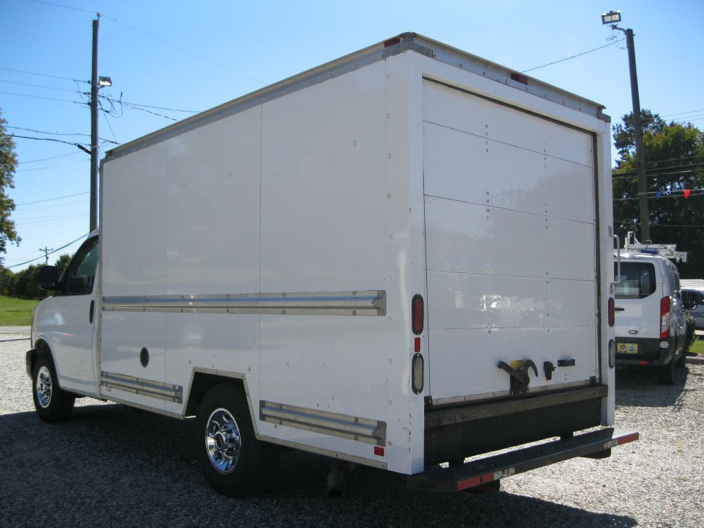 2013 GMC Savana Image 3