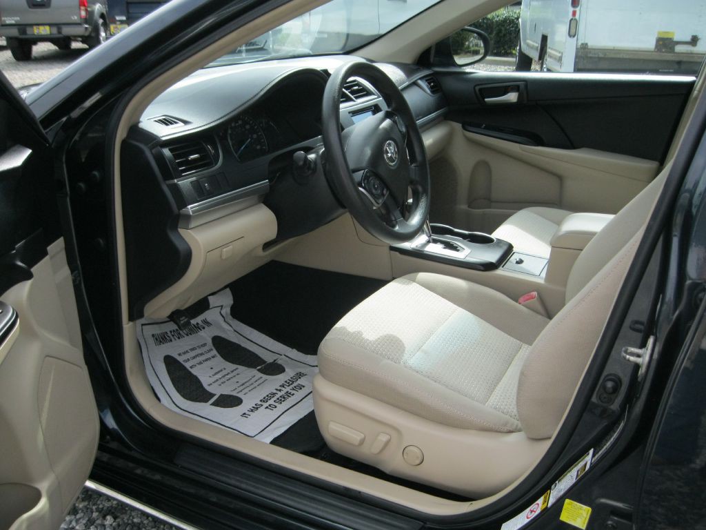 2014 Toyota Camry Image 9