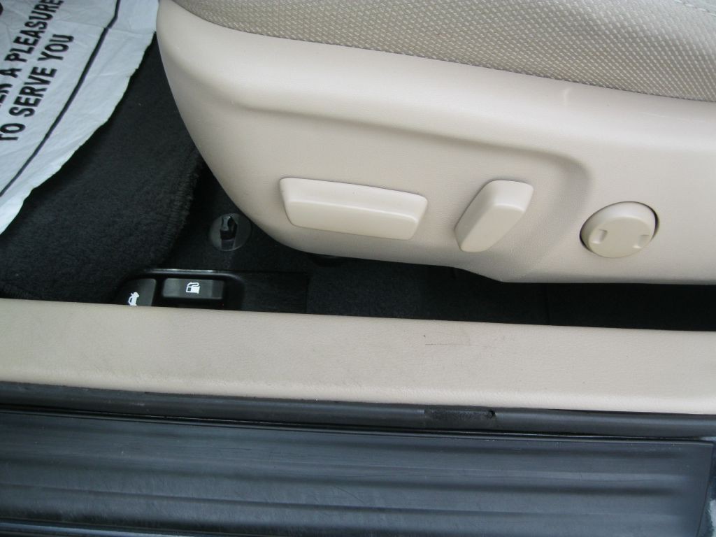 2014 Toyota Camry Image 11