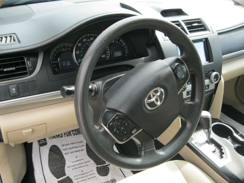 2014 Toyota Camry Image 12