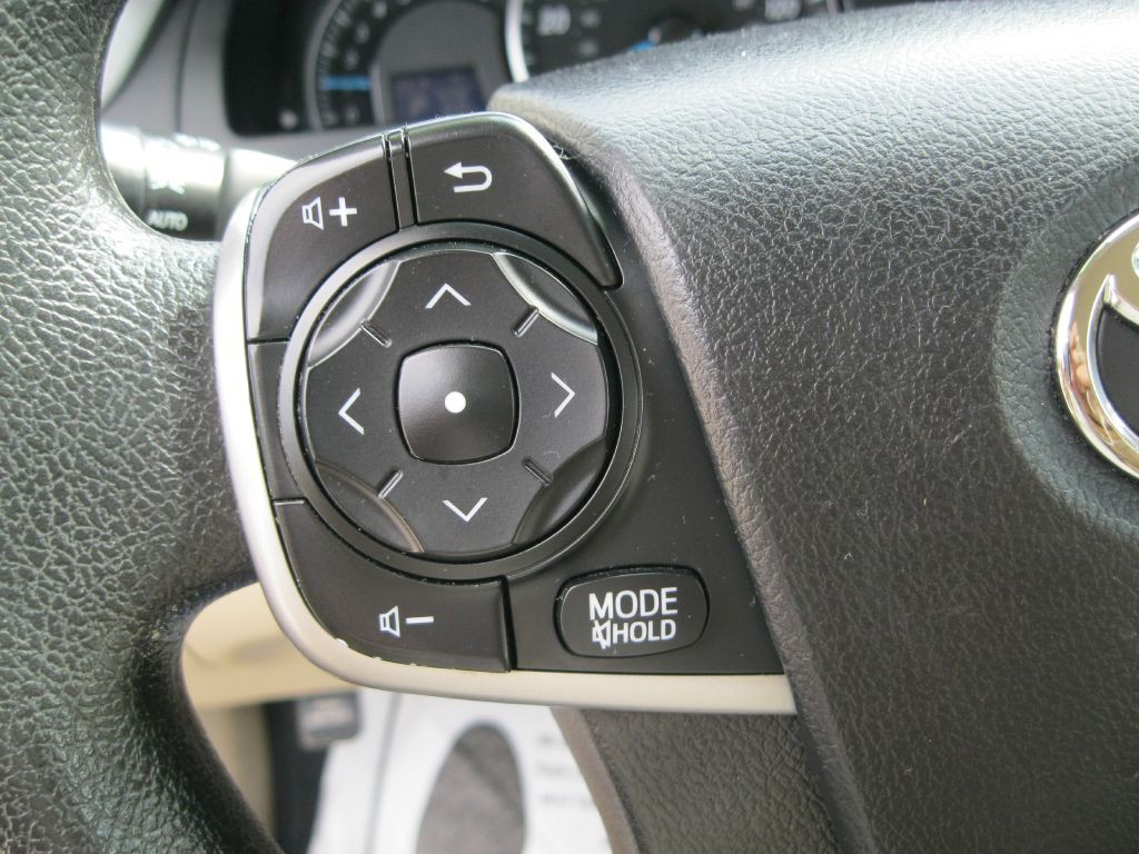 2014 Toyota Camry Image 14