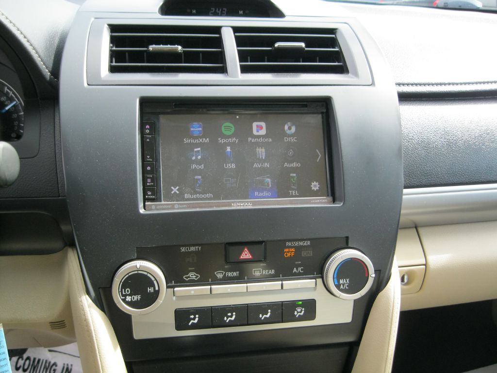 2014 Toyota Camry Image 17