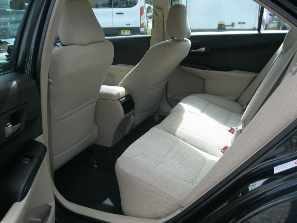 2014 Toyota Camry Image 20