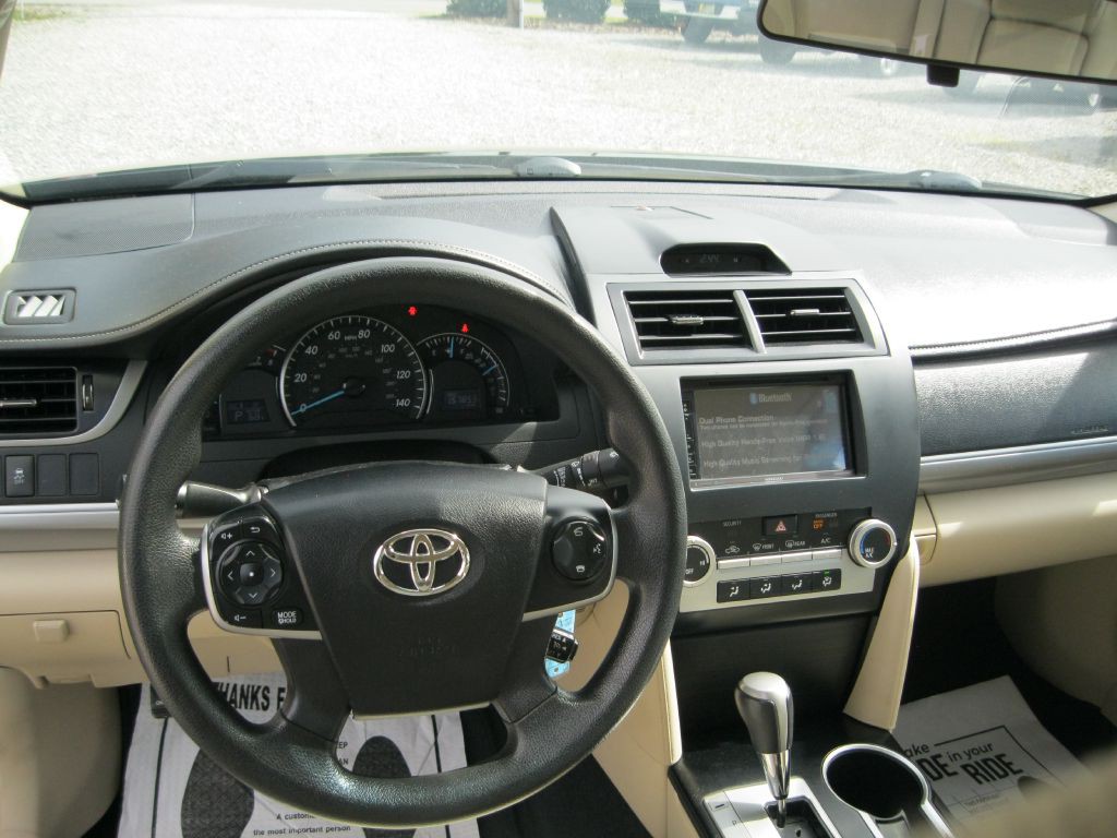 2014 Toyota Camry Image 21
