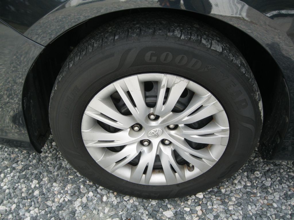 2014 Toyota Camry Image 26