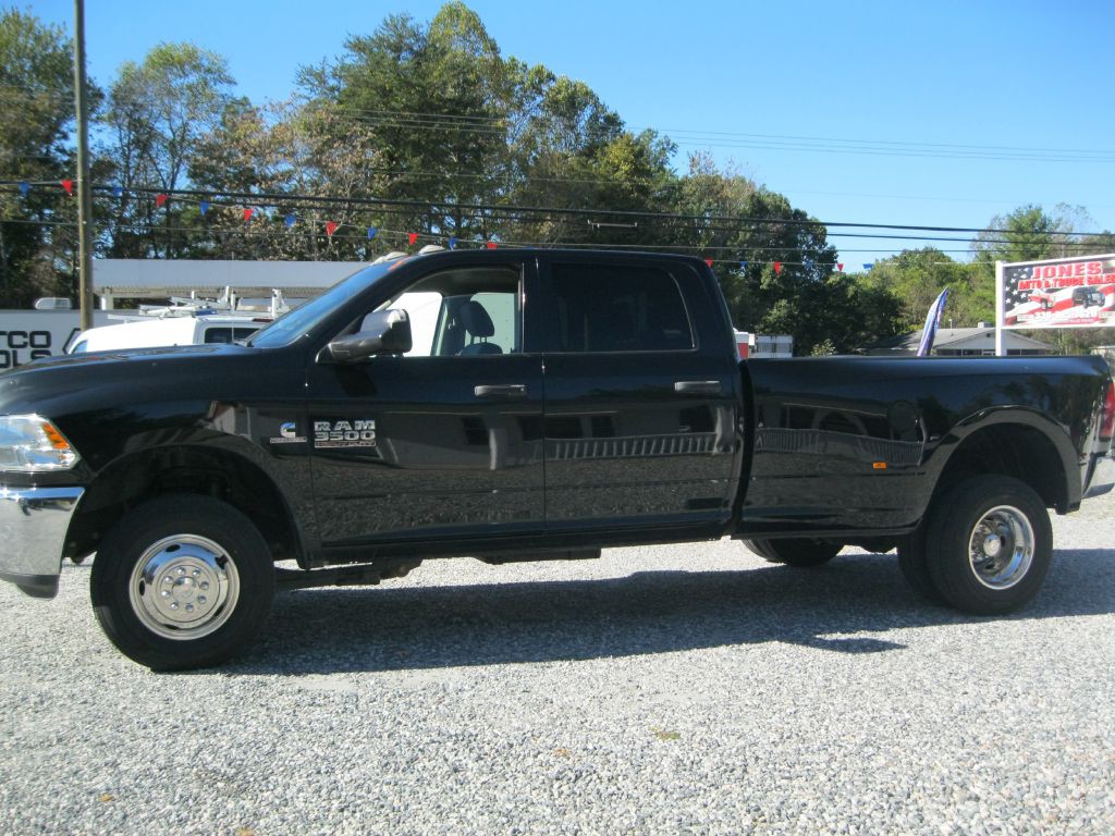 2018 RAM 3500 Image 2