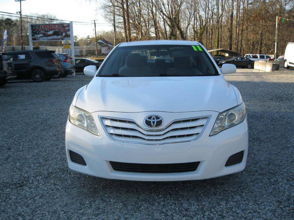 2011 Toyota Camry Image 3