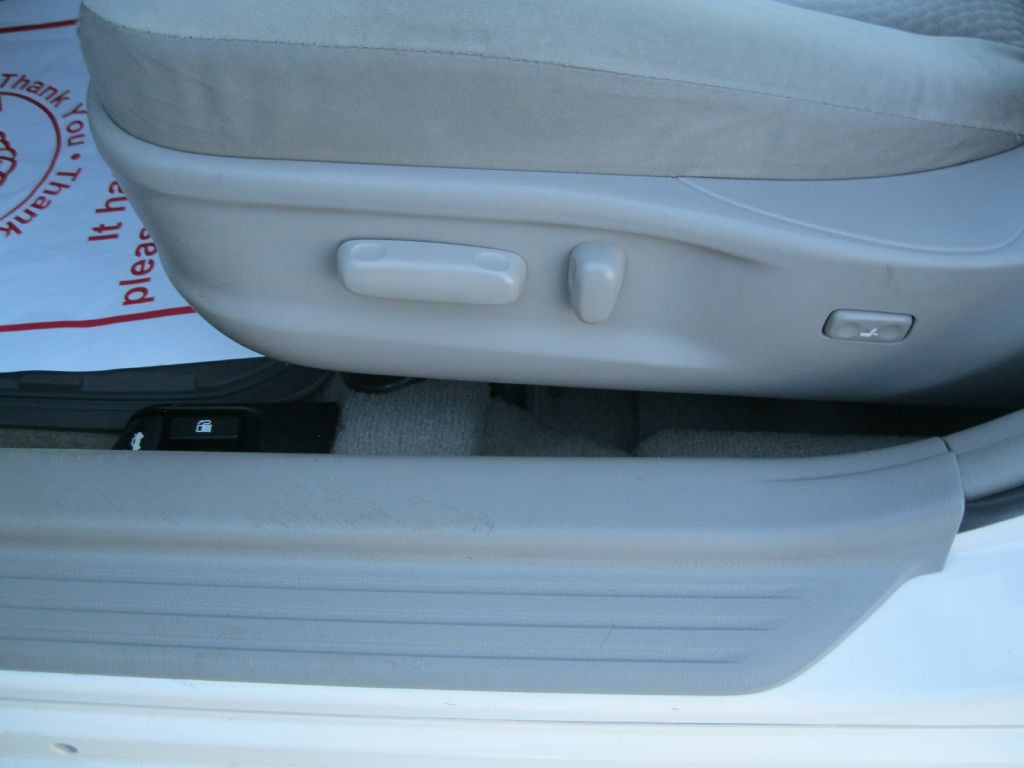 2011 Toyota Camry Image 17