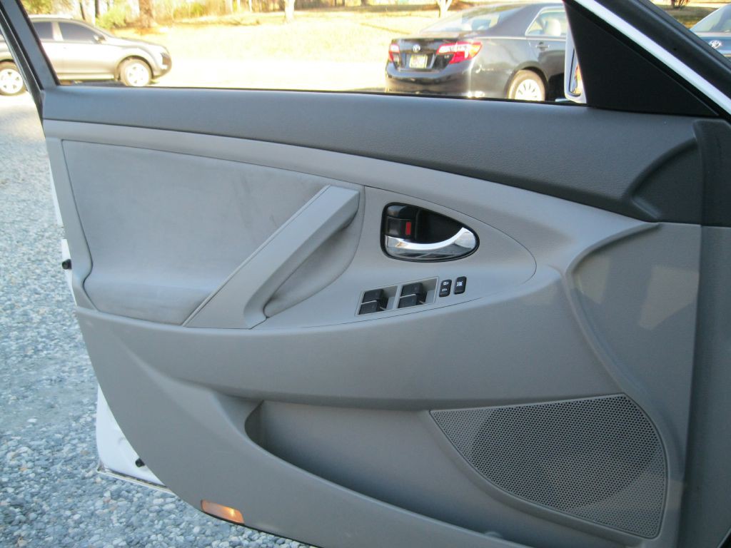 2011 Toyota Camry Image 18