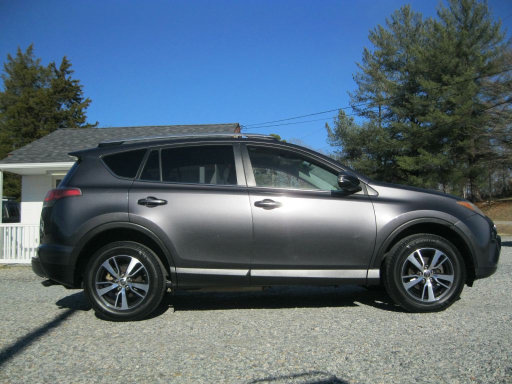 2017 Toyota Rav4 Image 5