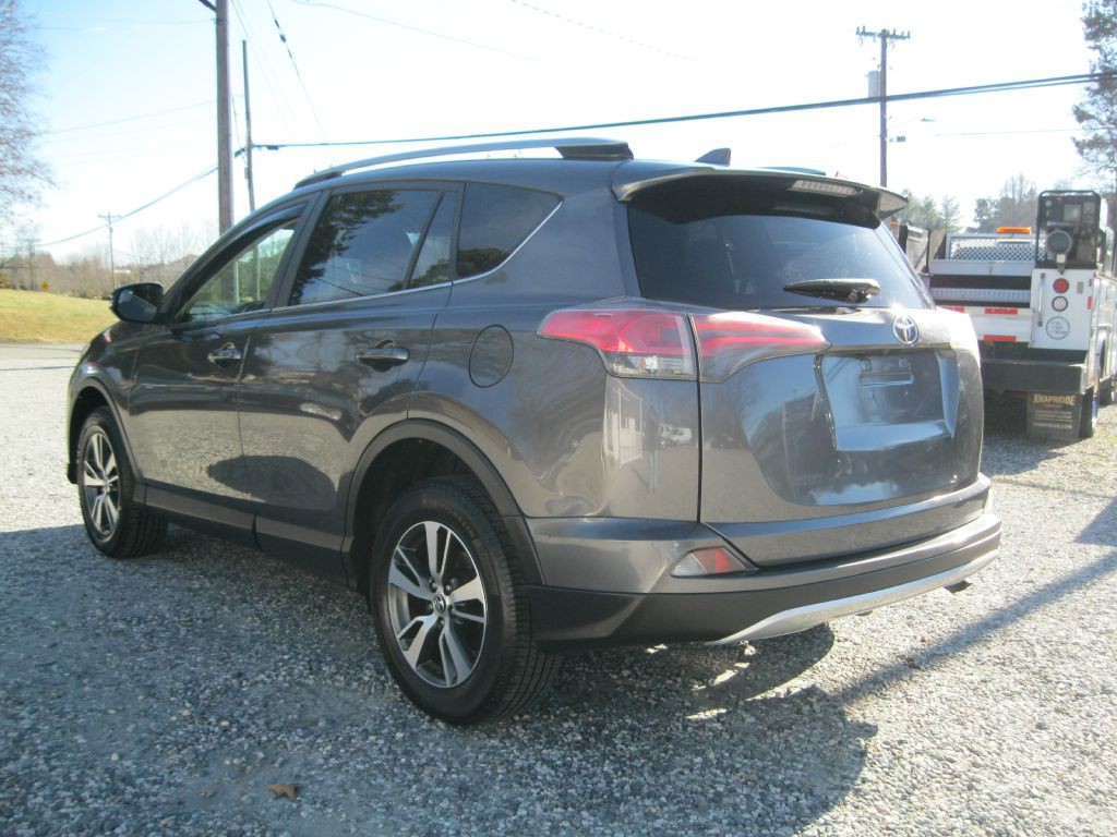 2017 Toyota Rav4 Image 8