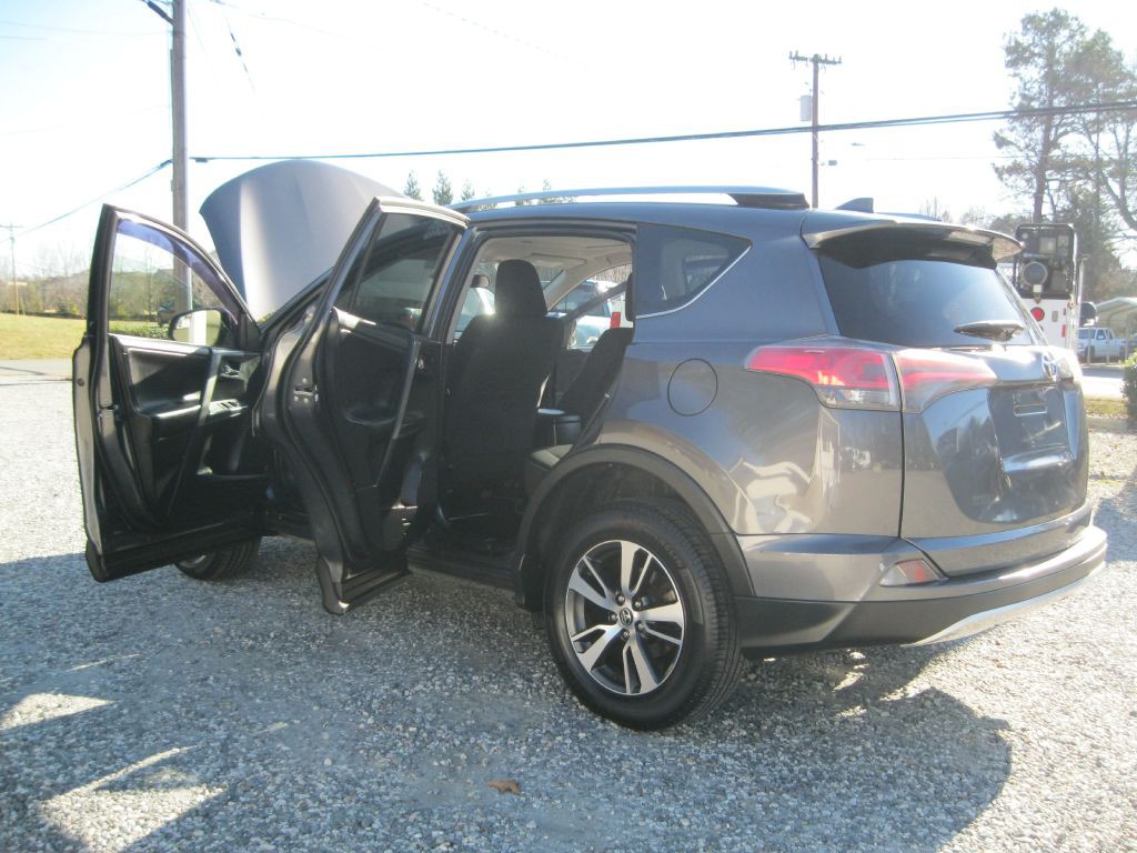 2017 Toyota Rav4 Image 9