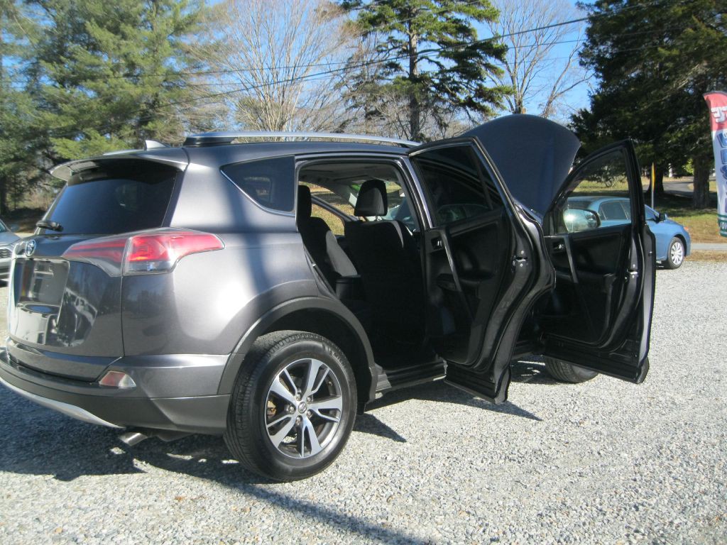 2017 Toyota Rav4 Image 10