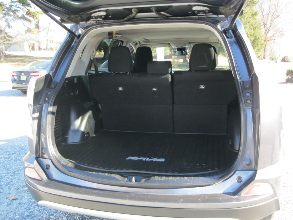 2017 Toyota Rav4 Image 11