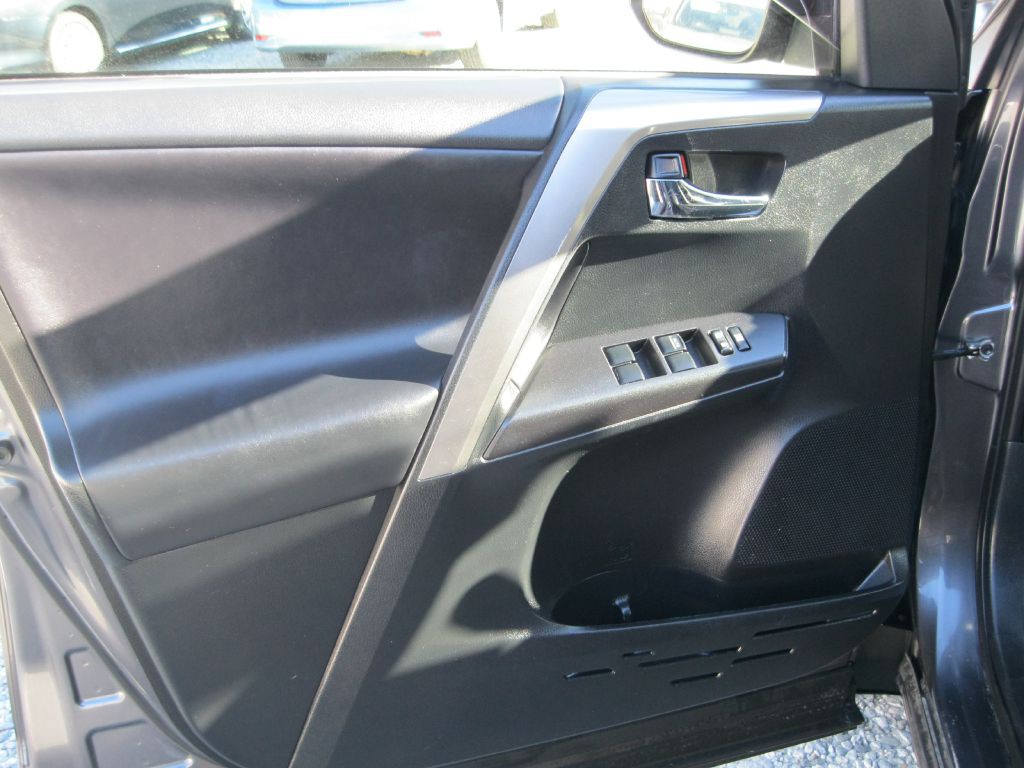 2017 Toyota Rav4 Image 15