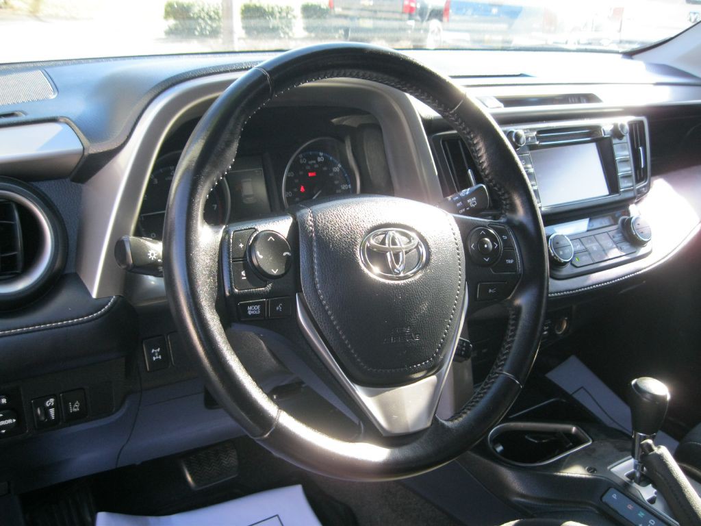 2017 Toyota Rav4 Image 16