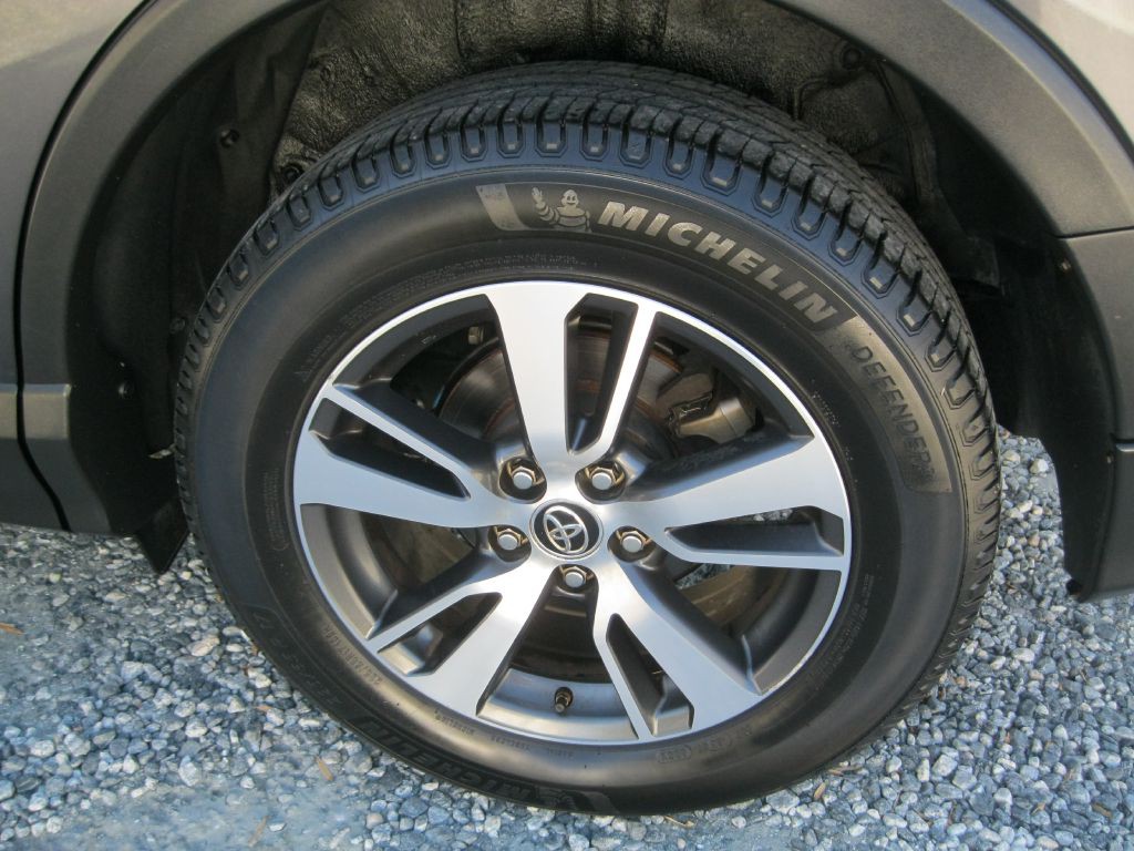 2017 Toyota Rav4 Image 28