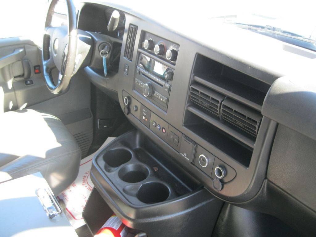 2020 Chevrolet Express Image 18