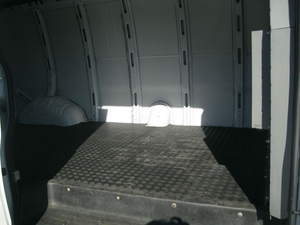 2020 Chevrolet Express Image 21