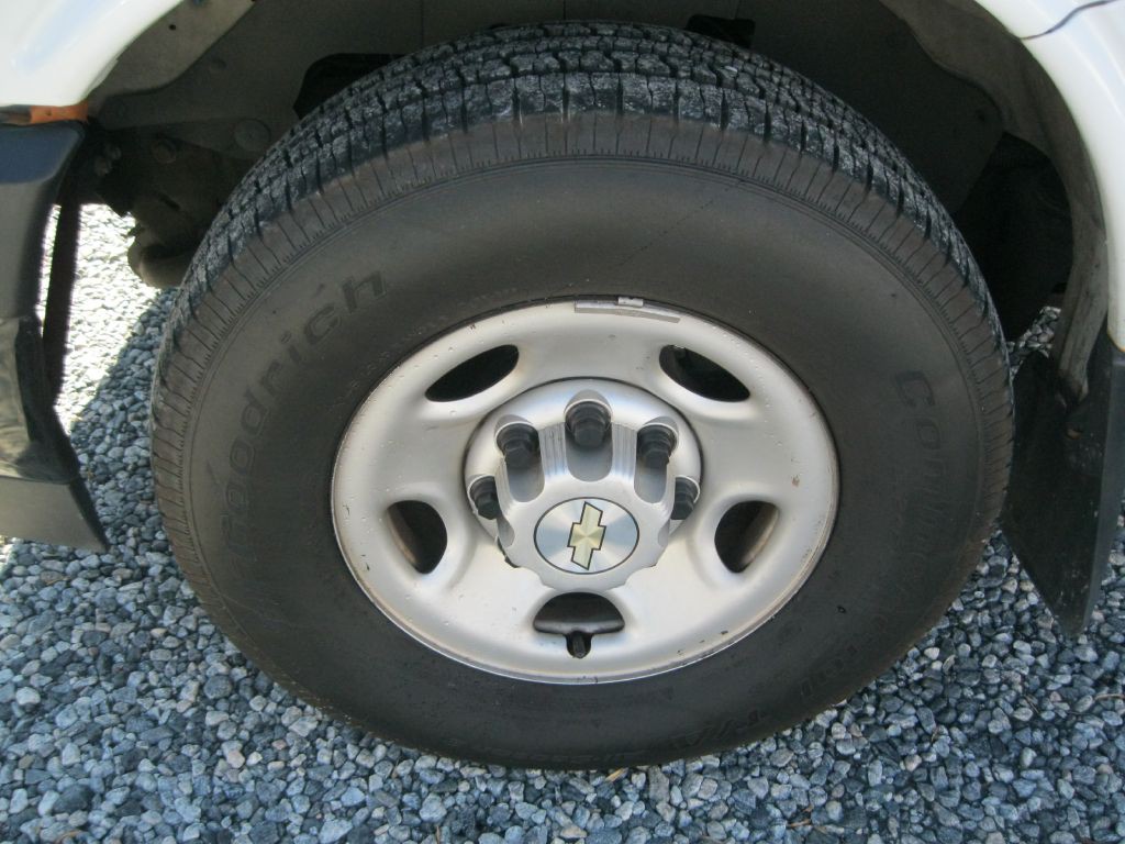 2020 Chevrolet Express Image 25