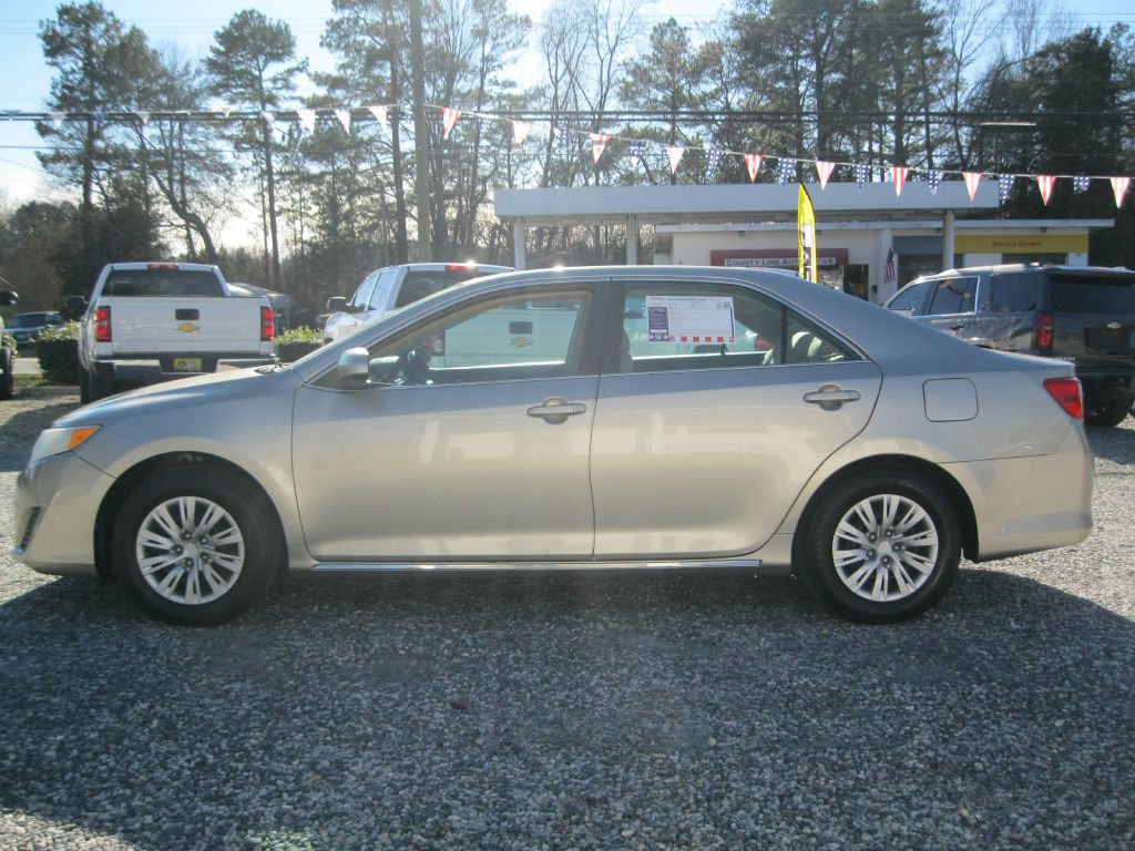 2014 Toyota Camry Image 2