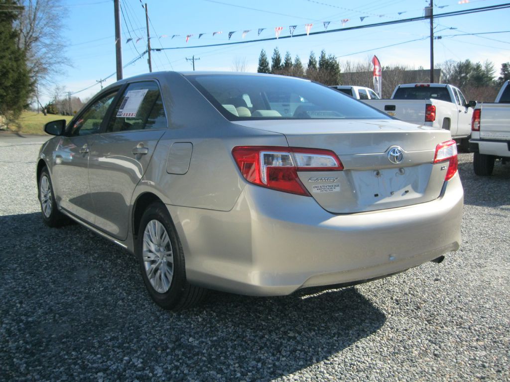 2014 Toyota Camry Image 3