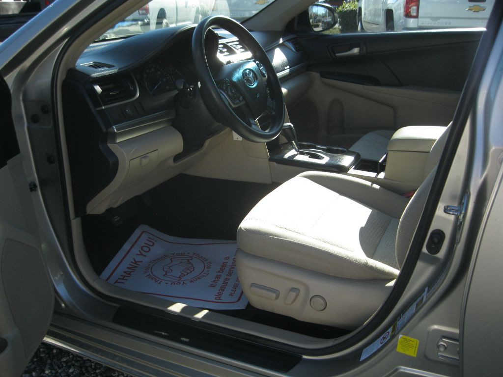 2014 Toyota Camry Image 9